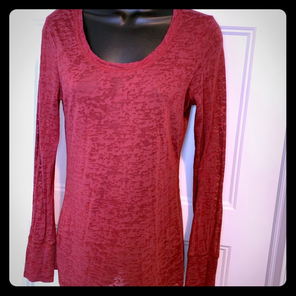 VANITY thin maroon long sleeve size L